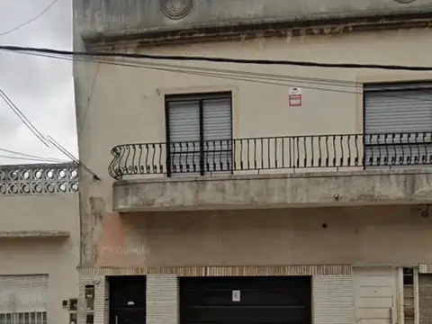 Departamento De 2 Ambientes  En 1º Piso