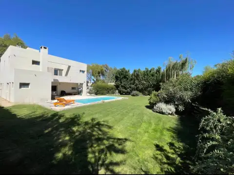 VENTA IMPORTANTE CASA EN BARRIO BOSQUE ALTO