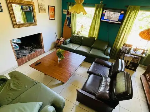 CASA DE CUATRO AMBIENTES CON PISCINA EN EL BOSQUE