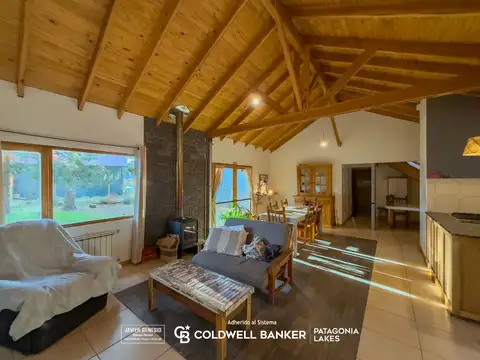 CASA EN VENTA EN SAN MARTIN DE LOS ANDES TODOS LOS SERVICIOS de 130m2 en lote de 785 m2 -