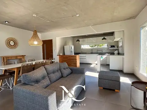 Casa 5 ambientes con 3 baños