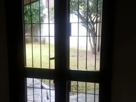 Chalet 5 amb en venta. CON RENTA.