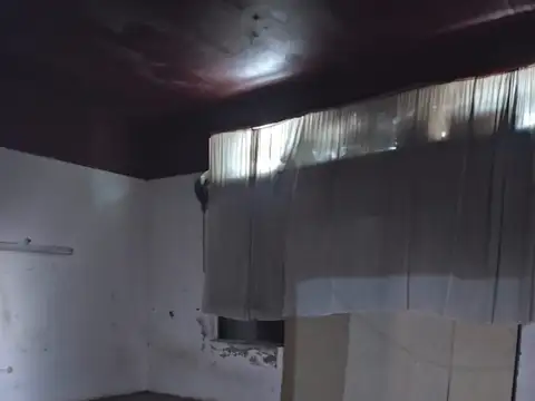 ALQUILER DE GALPON, SOBRE LOTE DE 8.66 X 29 MTS. C/TRIFASICA  BRAGADO AL 6100