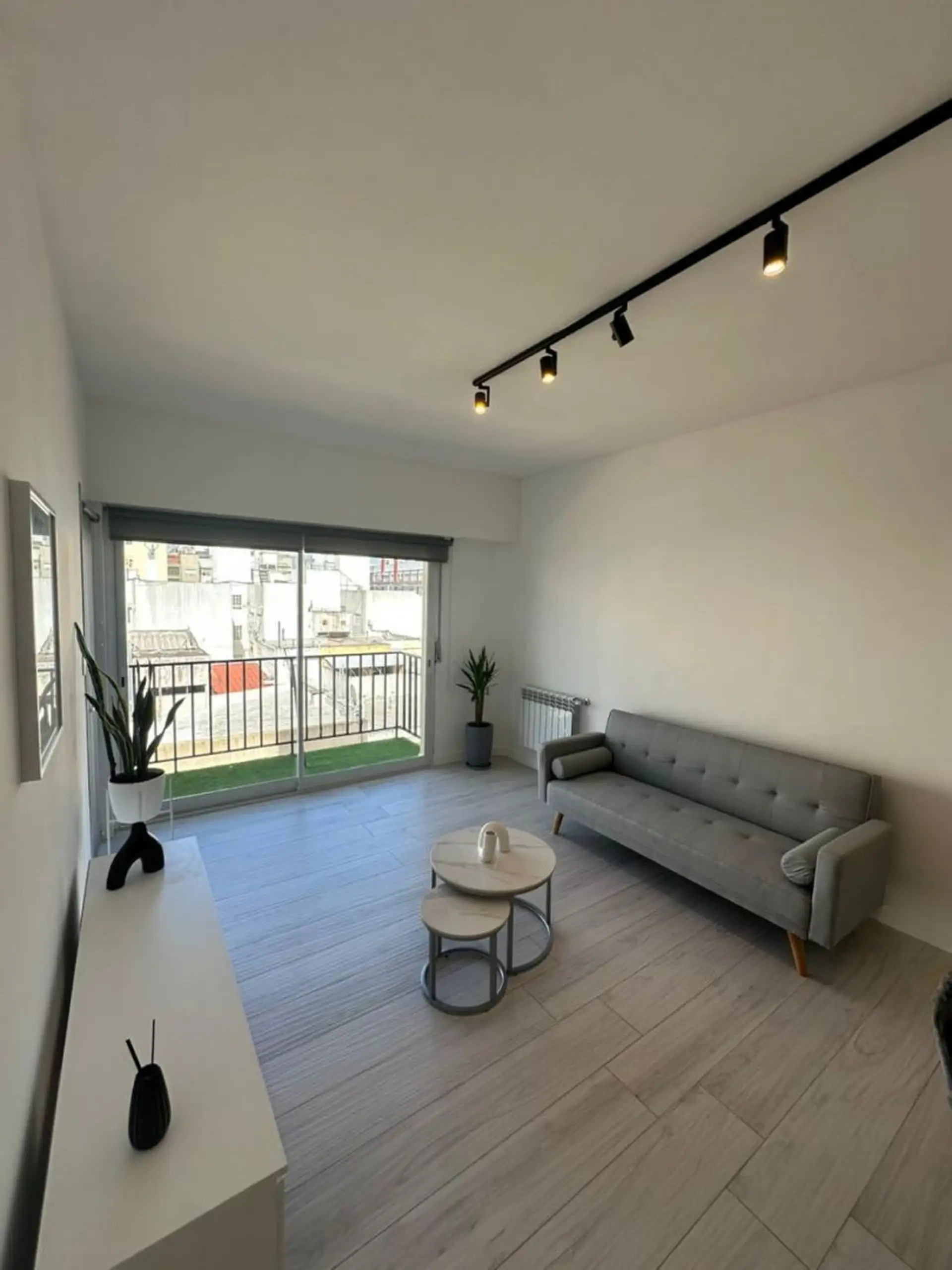 Departamento en venta 4 ambientes con dependencia y balcón terraza - Centro