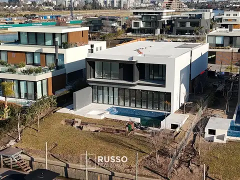 EXCELENTE CASA EN VENTA - EL YACHT, NORDELTA