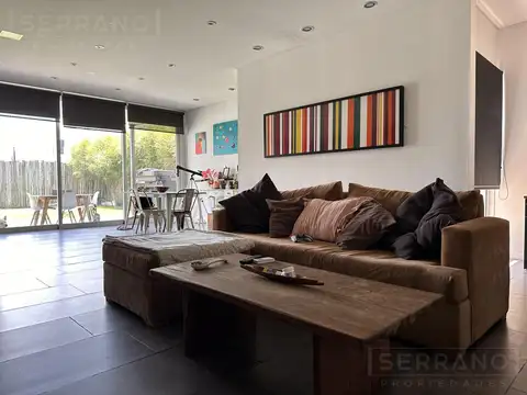 Casa en Venta con 4 cocheras