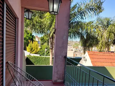 VENTA CASA PH 3 AMBIENTES MORON