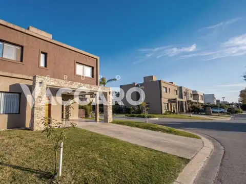 Venta de Casa 4 Ambientes en María Eugenia Residences & Village, Moreno