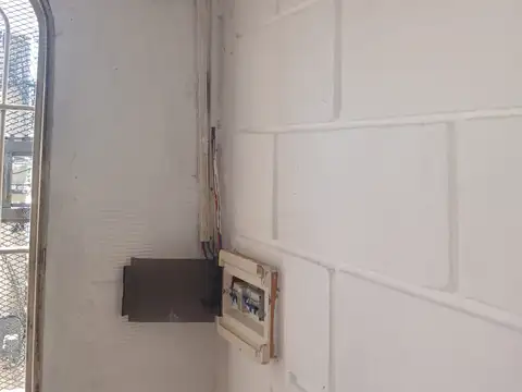 Deposito 80 m2 mas vivienda de 3 ambientes