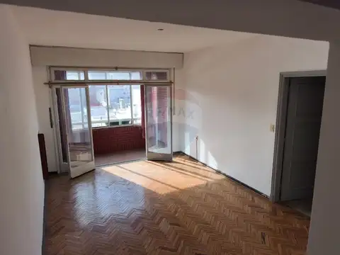 VENTA APARTAMENTO 2 DORM. CIUDAD VIEJA SOLEADO