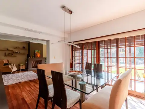 Casa 6 ambientes con 5 baños
