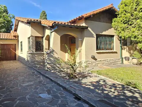 VENTA | GRAN CASA 4 AMBIENTES CON JARDÍN, PISCINA, QUINCHO Y PH INDEPENDIENTE EN VILLA ADELINA