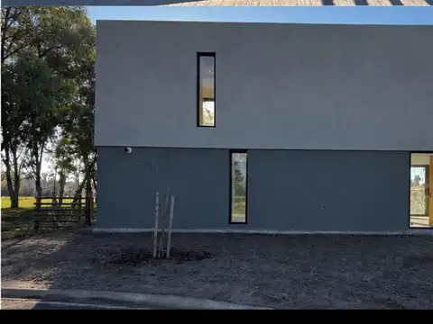 Casa en Venta en Pilar Del Este - Santa Sofia, USD 220.000