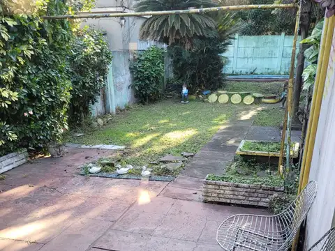 CASA 4 AMBIENTES EN VENTA EN BALLESTER CON PARQUE
