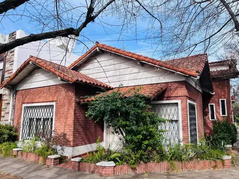 Casa en venta c/ cochera en Castelar