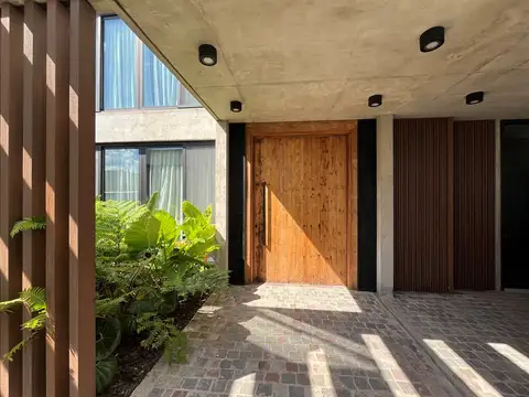 Casa 6 ambientes con 4 baños