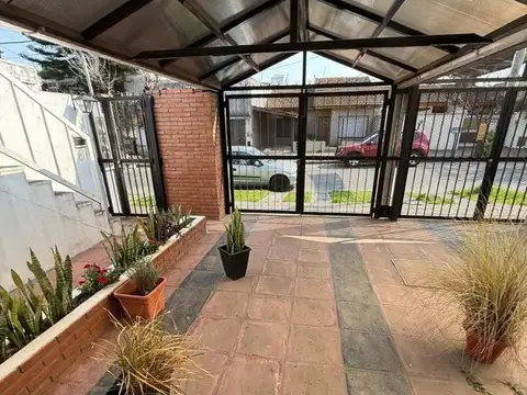 Hipólito Vieytes 200