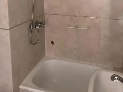 Alquilo Depto de un Dor con Balcon, Pueyrredon 45