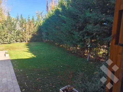 Casa en Venta con 3 cocheras