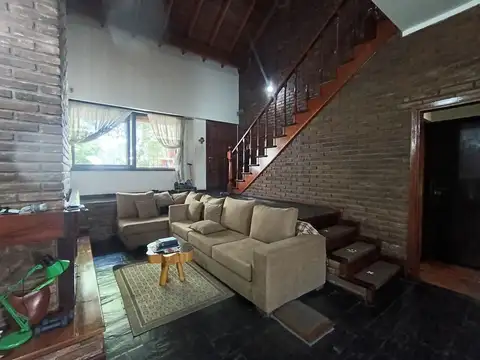 Casa en Venta con 2 cocheras