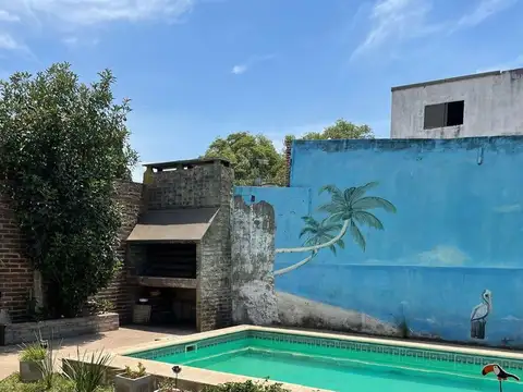 Casa en Venta con 2 cocheras