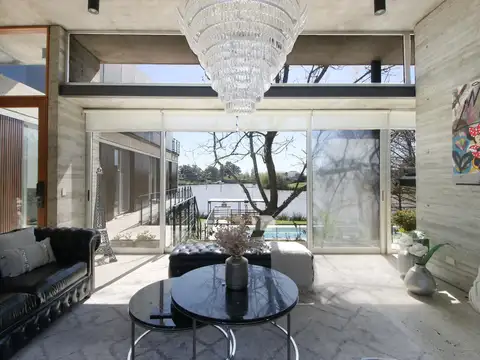 Venta casa 8 ambientes Santa Catalina Tigre