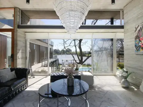 Venta casa 8 ambientes Santa Catalina Tigre