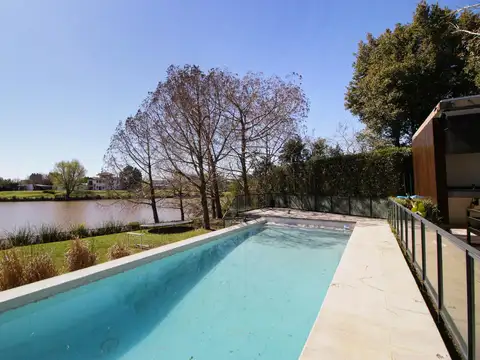 Casa 8 ambientes con 3 baños
