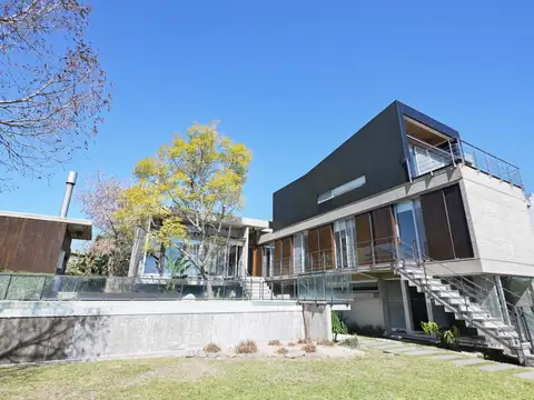 Venta casa 8 ambientes Santa Catalina Tigre