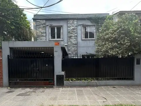 VENTA CASA EN DOS PLANTAS 5 AMB  MERLO CENTRO