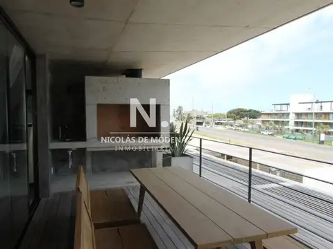 Apartamento en venta en Manantiales de 3 dormitorios con vista al mar.