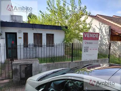Casa/lote en City Bell. Comercial