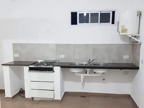 Complejo de 6 departamentos en venta 550 mts 2 totales - Melchor Romero