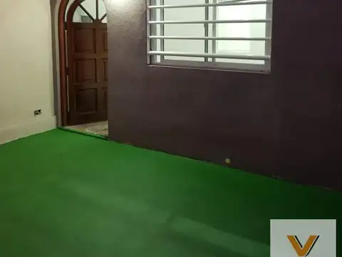 Oficina 12 ambientes con 6 baños