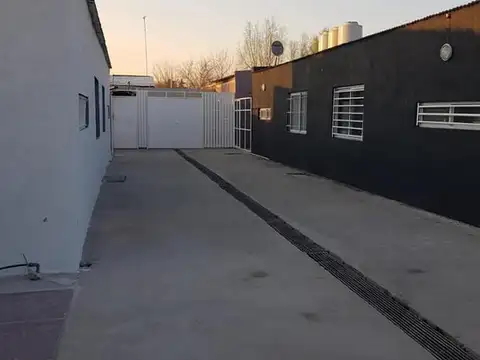 Oficina 12 ambientes con 6 baños