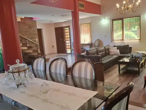 Casa en Venta con 4 cocheras