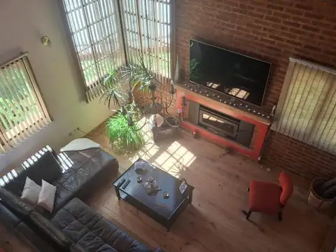 VENTA Casa de tres dormitorios en B° MANZANAR - CIPOLLETTI