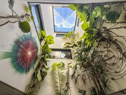 Casa 8 ambientes con 4 baños