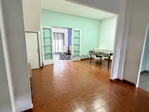 PH al Frente con Entrada Independiente | 4 Ambientes, Cochera y Gran Patio