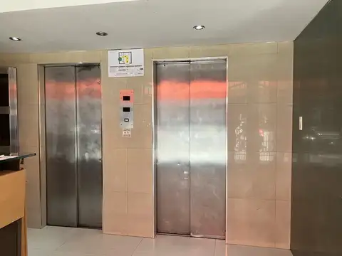 Oficina 6 ambientes con 3 baños