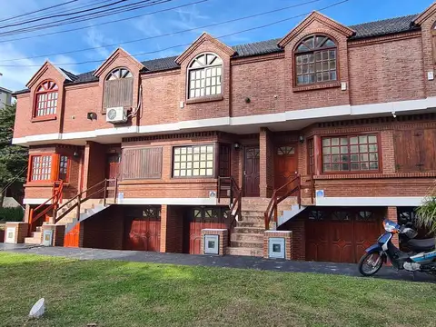 REGIO TRIPLEX CUATRO AMBIENTES CON GARAJE
