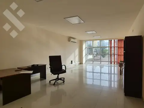 Oficina en Alquiler con 6 cocheras