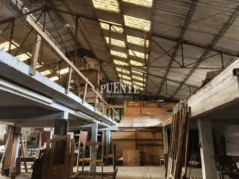 Depósito con salida a 2 calles en Luis Guillón, Esteban Echeverría, Zona Sur del GBA