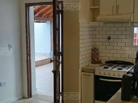 Casa 6 ambientes con 2 baños