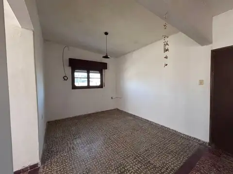 Casa 6 ambientes con 2 baños