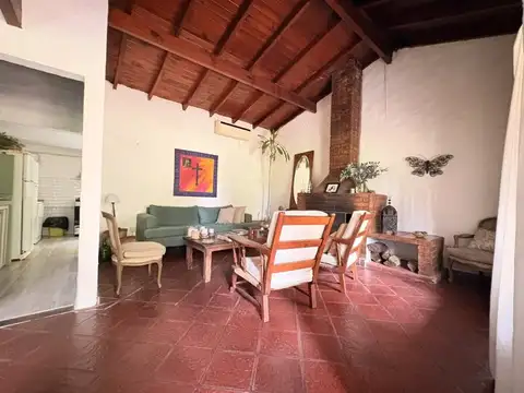 Increible Casa en venta Barrio Parque Exaltación. 3000m2 de parque. 4 dormitorios. Piscina