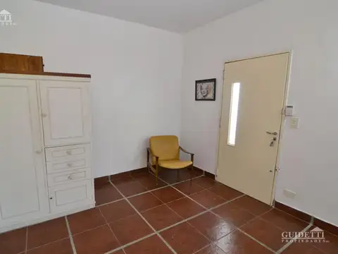 Casa en Alquiler con 1 cochera