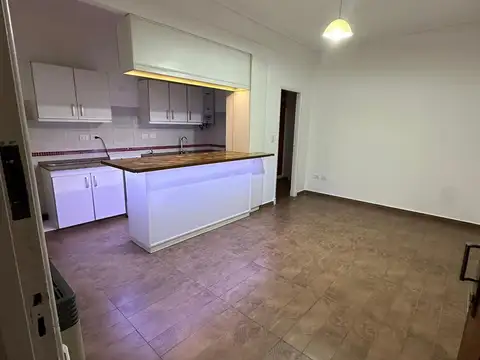 Hermoso depto dos ambientes con jardín, a metros de la estación - Visitas a partir del 1° de Junio