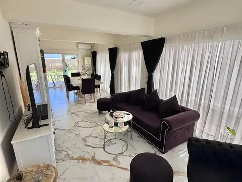 OPENHOUSE alquila imponente casa en Barrio La Bastilla