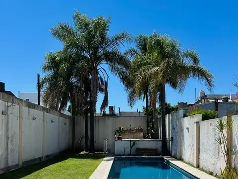 Casa en Venta con 3 cocheras